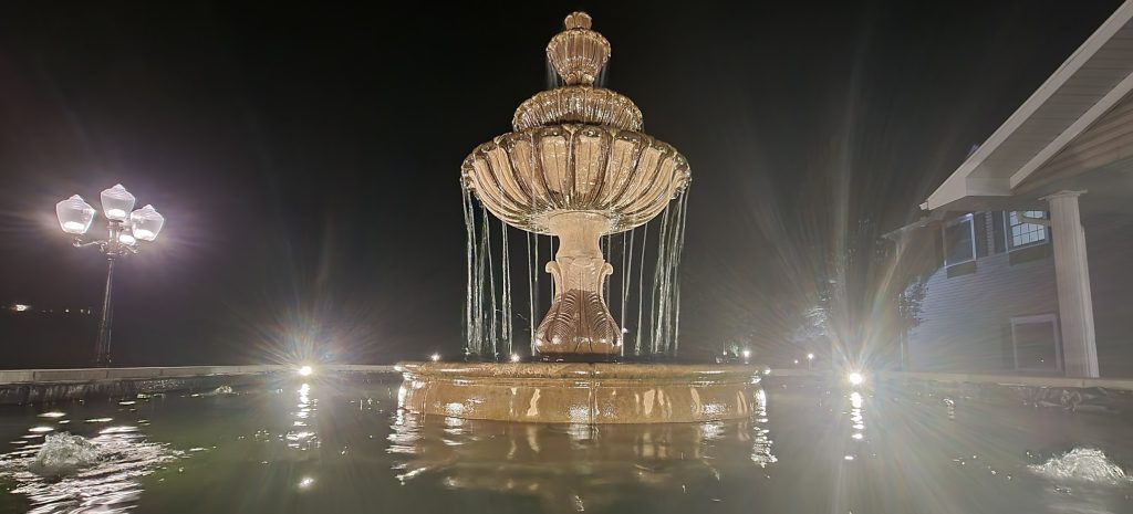 Romantic getaway at Brook Pointe Resort, Northern Indiana - Fountain in front of the hotel